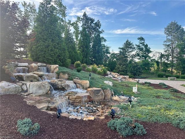 5026 Garnet Hill Drive, Clemmons, NC 27012
