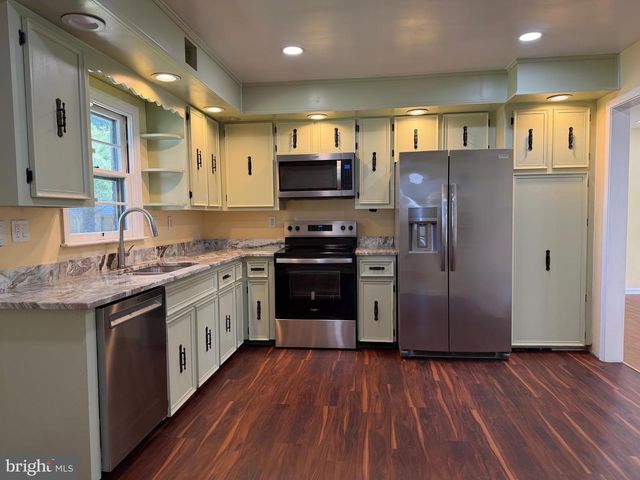 19124 LONGMEADOW RD, Hagerstown, MD 21742