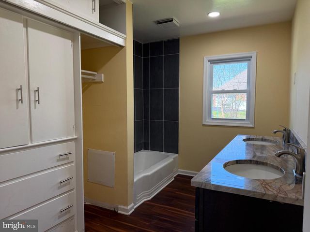 19124 LONGMEADOW RD, Hagerstown, MD 21742
