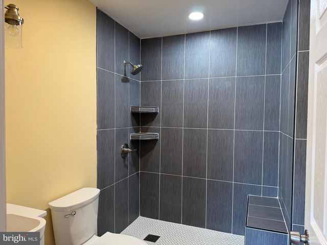 19124 LONGMEADOW RD, Hagerstown, MD 21742