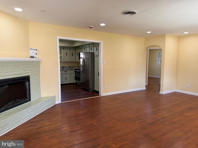 19124 LONGMEADOW RD, Hagerstown, MD 21742