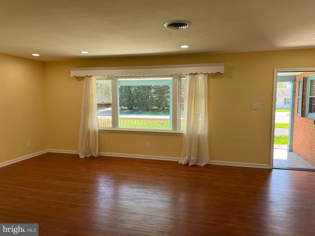 19124 LONGMEADOW RD, Hagerstown, MD 21742