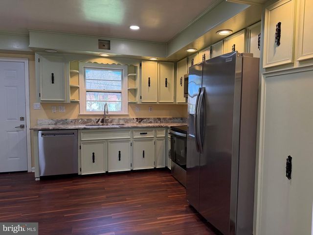 19124 LONGMEADOW RD, Hagerstown, MD 21742