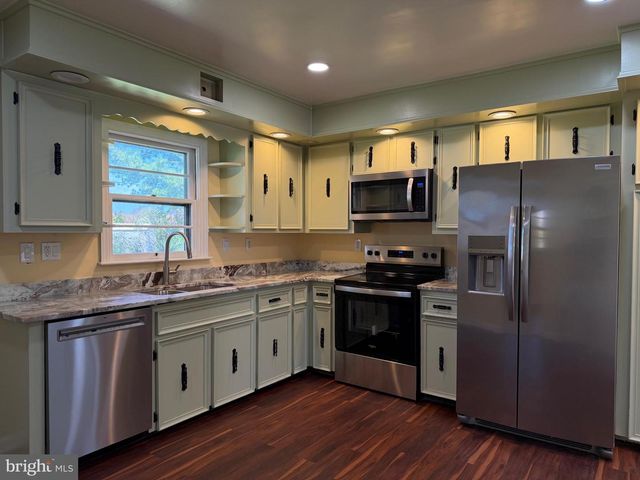 19124 LONGMEADOW RD, Hagerstown, MD 21742