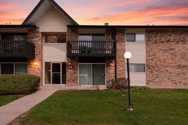 5A Kingery Quarter 102, Willowbrook, IL 60527