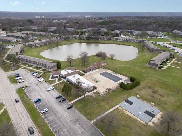 5A Kingery Quarter 102, Willowbrook, IL 60527