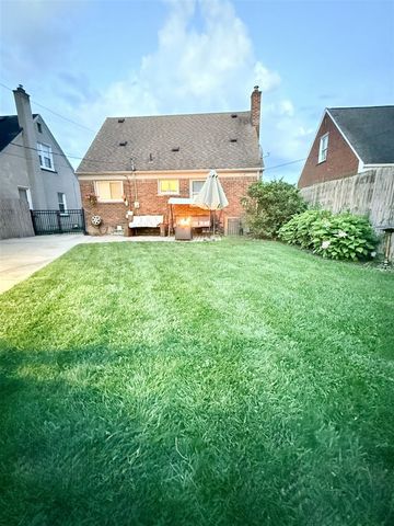 1936 Walnut Street, Dearborn, MI 48124