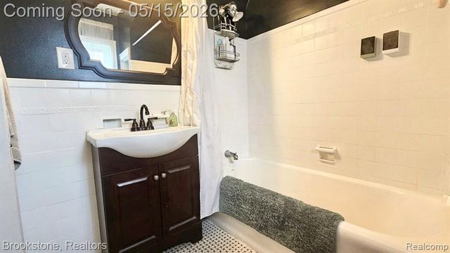 17511 Monica Street, Detroit, MI 48221