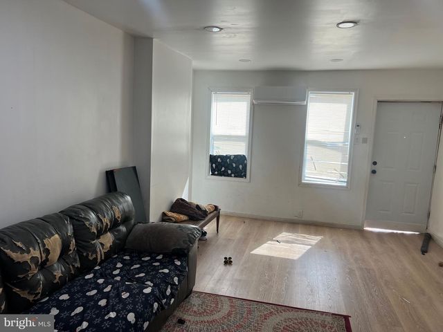 2536 N WARNOCK ST, Philadelphia, PA 19133