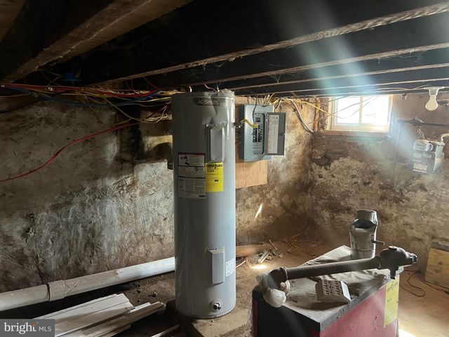 2536 N WARNOCK ST, Philadelphia, PA 19133