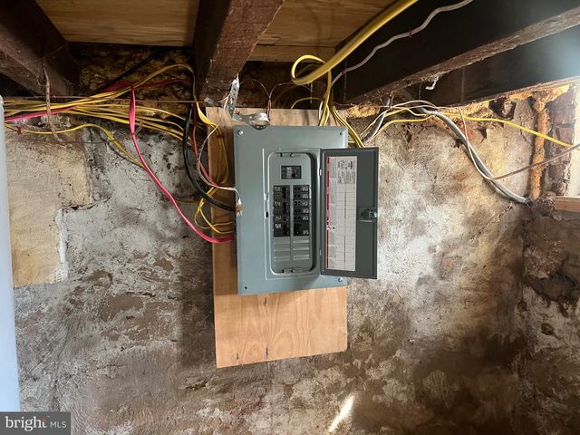 2536 N WARNOCK ST, Philadelphia, PA 19133