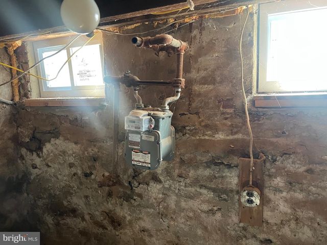 2536 N WARNOCK ST, Philadelphia, PA 19133