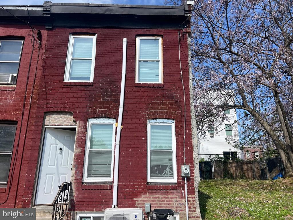2536 N WARNOCK ST, Philadelphia, PA 19133