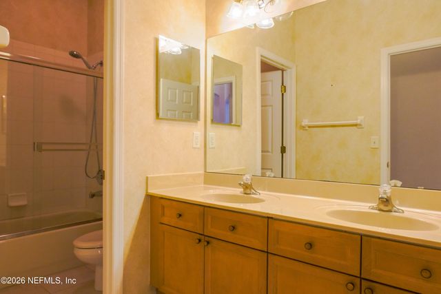 1564 TRALEE Court N, Jacksonville, FL 32221