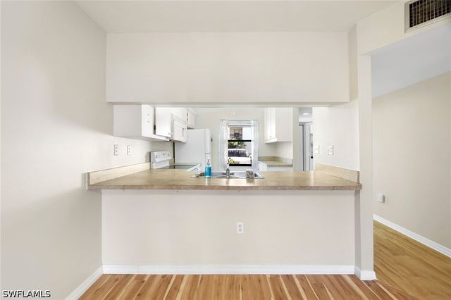 9270 Lake Park DR 101, Fort Myers, FL 33919