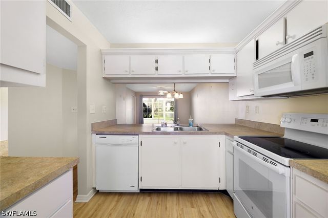 9270 Lake Park DR 101, Fort Myers, FL 33919