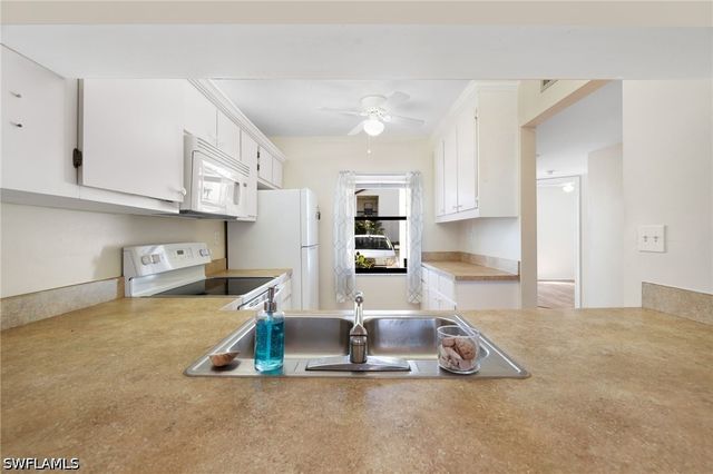 9270 Lake Park DR 101, Fort Myers, FL 33919