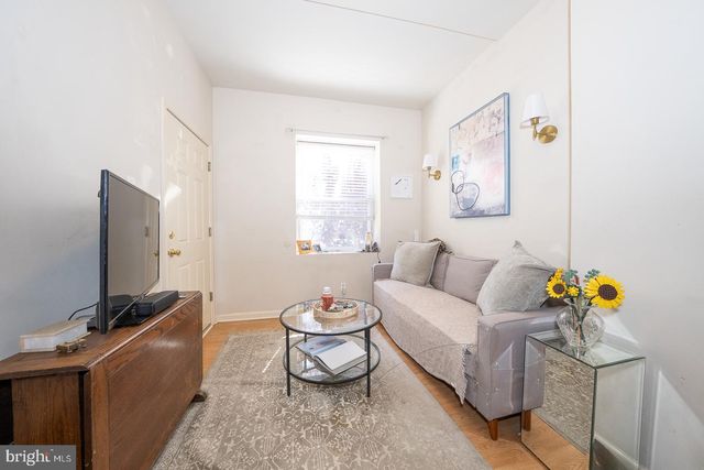 1827 GINNODO ST, Philadelphia, PA 19130