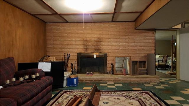 2701 S Maybrook Avenue, Independence, MO 64057