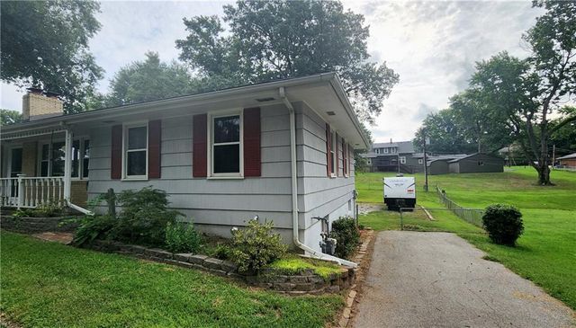2701 S Maybrook Avenue, Independence, MO 64057