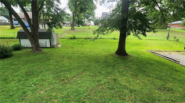 2701 S Maybrook Avenue, Independence, MO 64057
