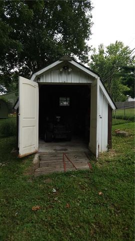 2701 S Maybrook Avenue, Independence, MO 64057