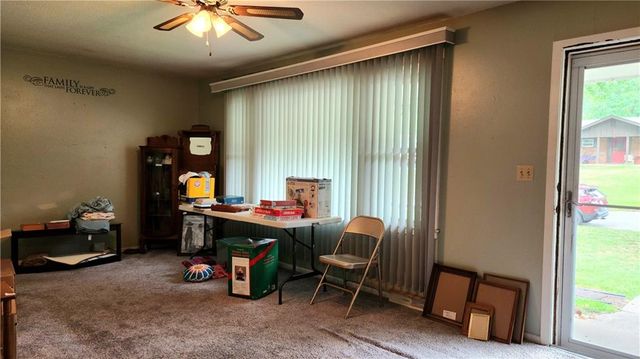 2701 S Maybrook Avenue, Independence, MO 64057