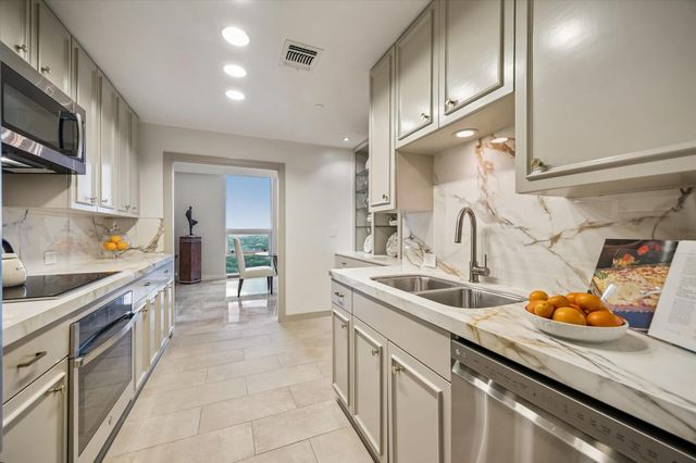 5100 San Felipe Street 164E, Houston, TX 77056