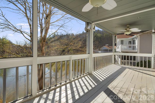 84 Lakeview Court, Brevard, NC 28712