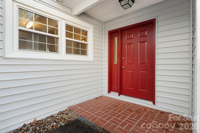 84 Lakeview Court, Brevard, NC 28712