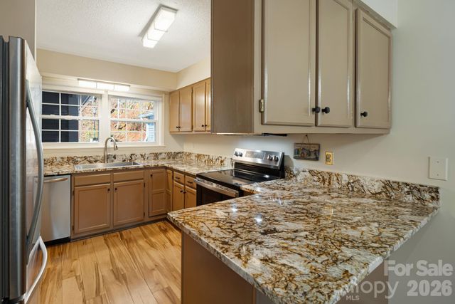 84 Lakeview Court, Brevard, NC 28712