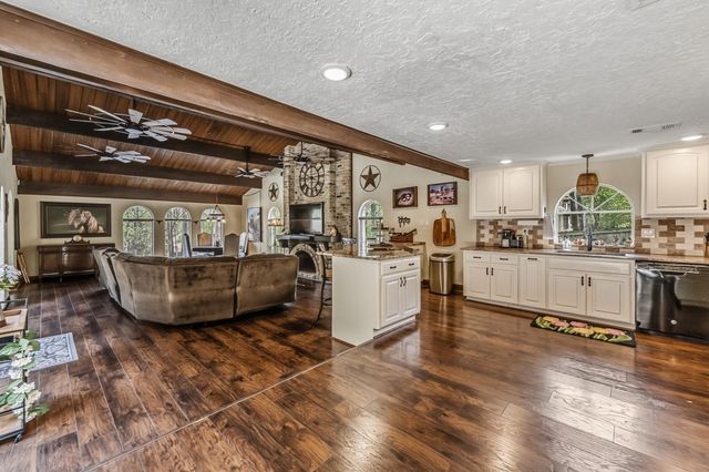 602 Rolling Hills Road, Huntsville, TX 77340