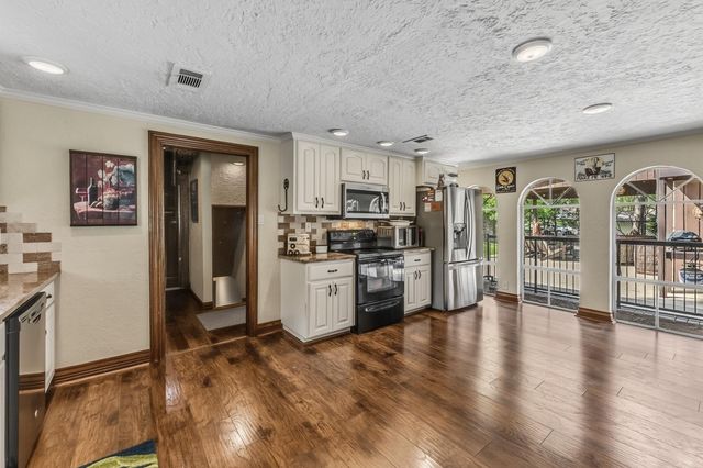 602 Rolling Hills Road, Huntsville, TX 77340