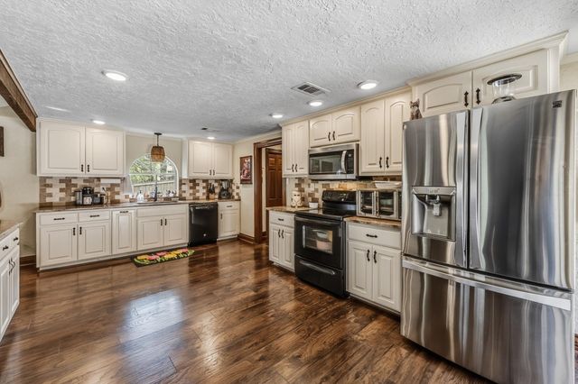 602 Rolling Hills Road, Huntsville, TX 77340