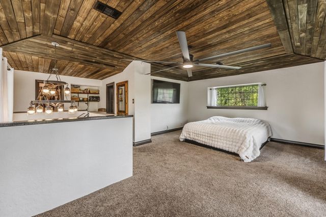 602 Rolling Hills Road, Huntsville, TX 77340