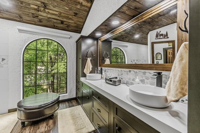 602 Rolling Hills Road, Huntsville, TX 77340