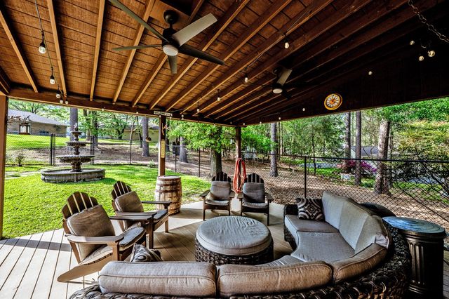 602 Rolling Hills Road, Huntsville, TX 77340