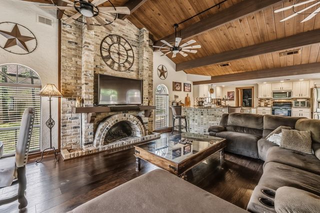 602 Rolling Hills Road, Huntsville, TX 77340