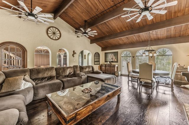 602 Rolling Hills Road, Huntsville, TX 77340