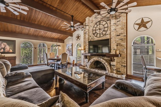 602 Rolling Hills Road, Huntsville, TX 77340