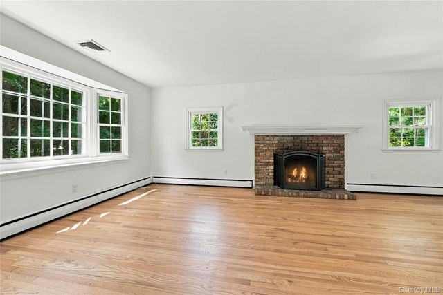 15 Shore Oaks Drive, Stony Brook, NY 11790