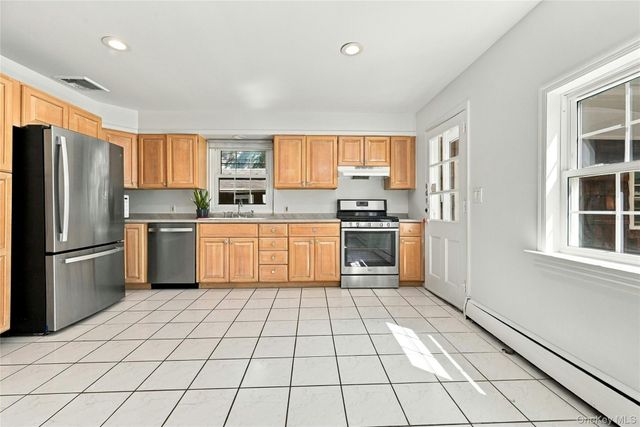 15 Shore Oaks Drive, Stony Brook, NY 11790