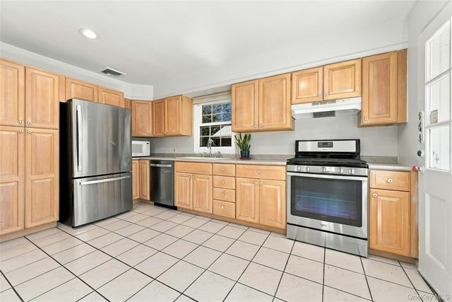 15 Shore Oaks Drive, Stony Brook, NY 11790