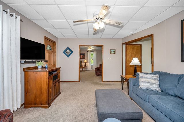 31 Iona Ave, Dracut, MA 01826