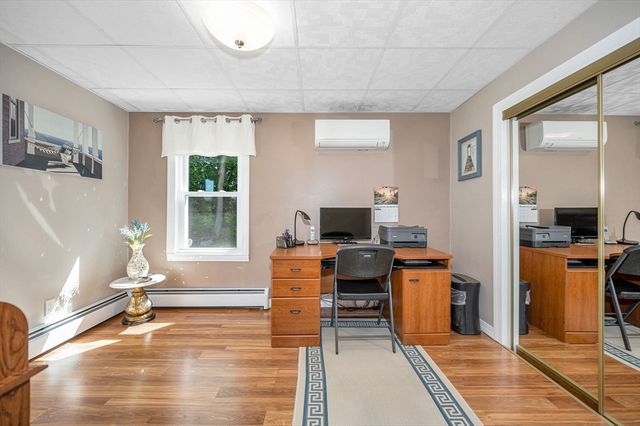 31 Iona Ave, Dracut, MA 01826