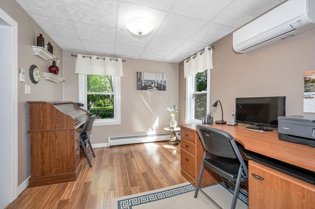 31 Iona Ave, Dracut, MA 01826