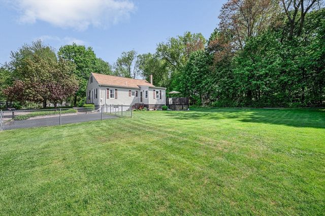 31 Iona Ave, Dracut, MA 01826