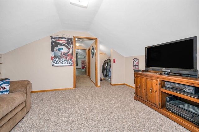 31 Iona Ave, Dracut, MA 01826