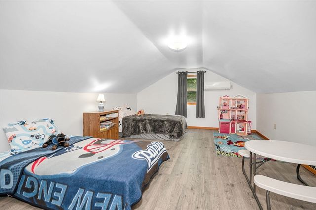 31 Iona Ave, Dracut, MA 01826