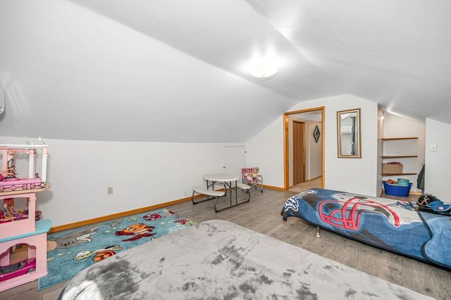 31 Iona Ave, Dracut, MA 01826